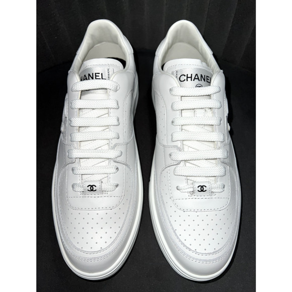 Chanel 23A White Calfskin Leather CC Logo Tie Flat Runner Trainer Sneaker 40.5 - Picture 7 of 12